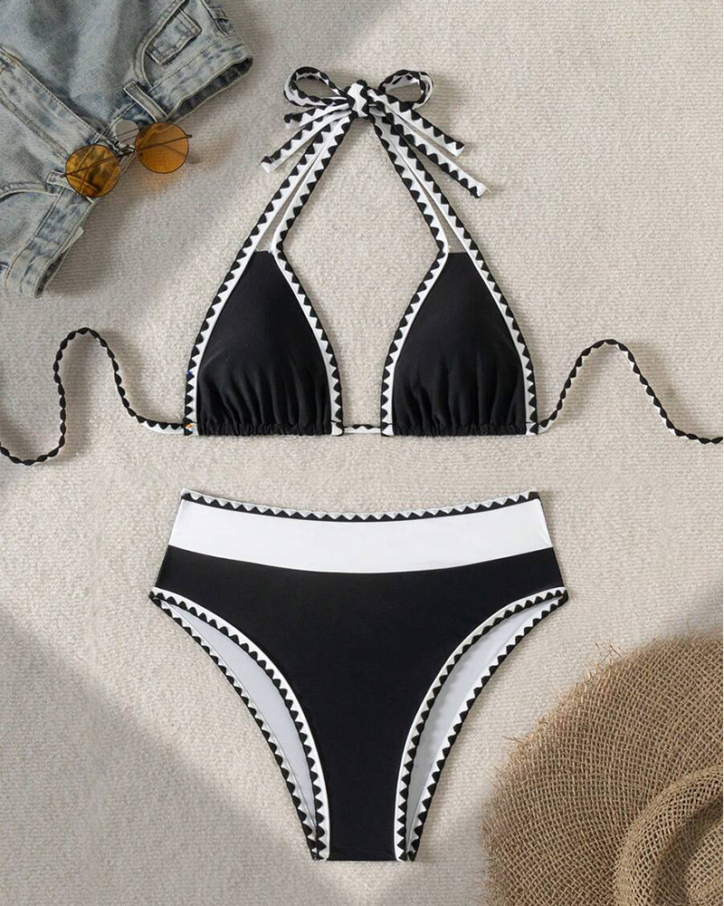 Bikini sexy de color contrastante con top de triángulo