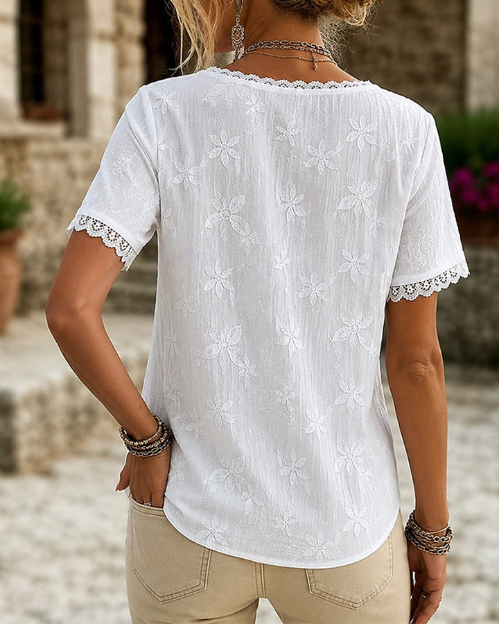 Blusa con escote en V y encaje, mangas cortas
