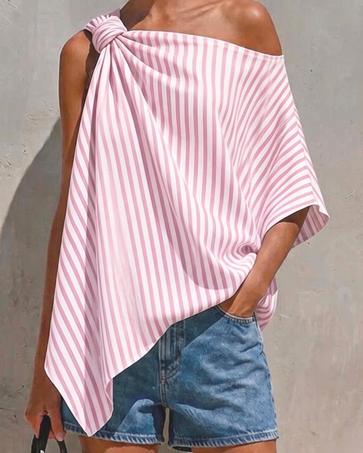 Blusa de rayas holgada con diseño asimétrico.