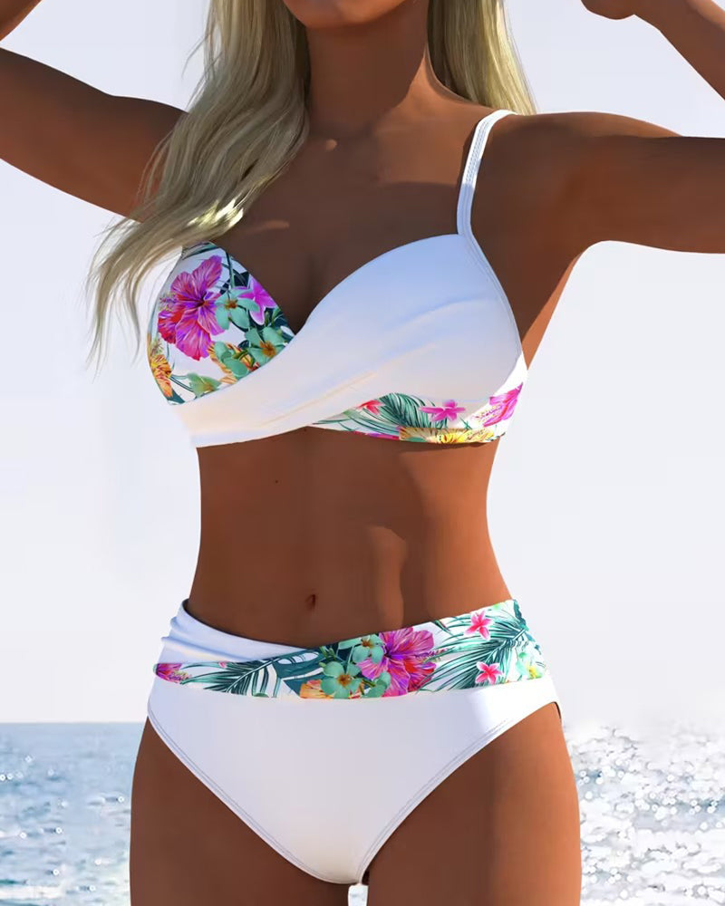 Bralette estilo bikini con estampado contrastante