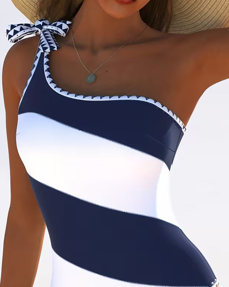 Traje de baño de una pieza con bloques de color rayados