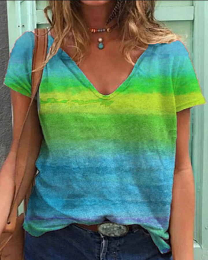 Camiseta casual con escote en V y estampado arcoíris