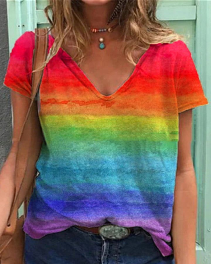 Camiseta casual con escote en V y estampado arcoíris