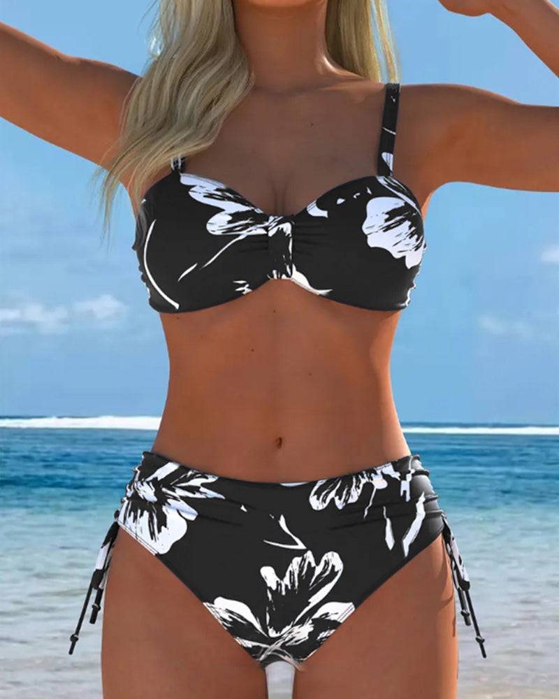 Bikini de dos piezas con cuello alto y estampado