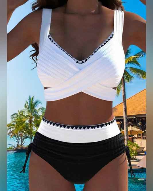 Bikini casual de dos piezas con color contrastante