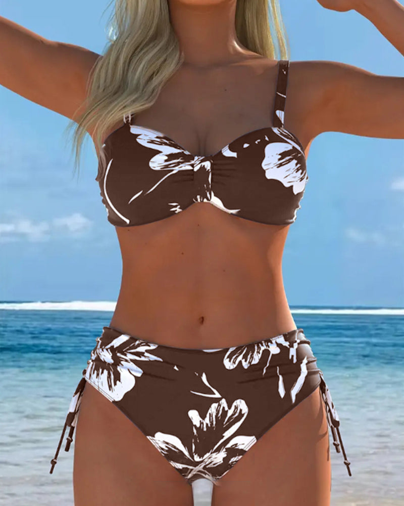 Bikini de dos piezas con cuello alto y estampado