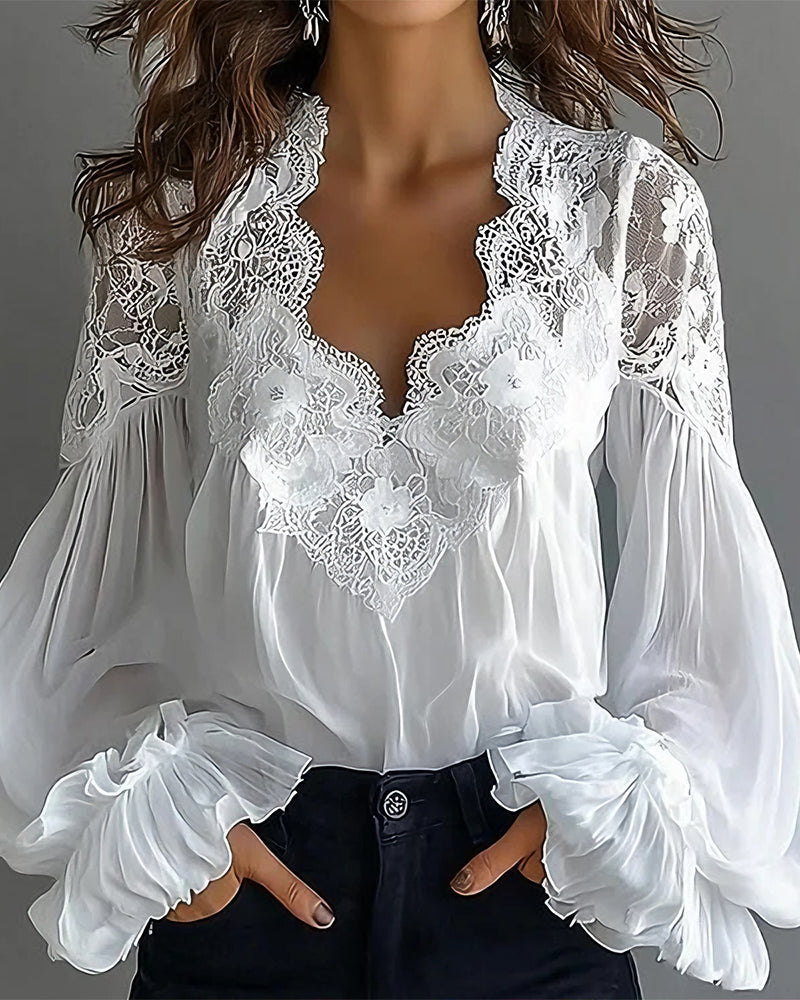 Blusa de encaje patchwork con escote en V