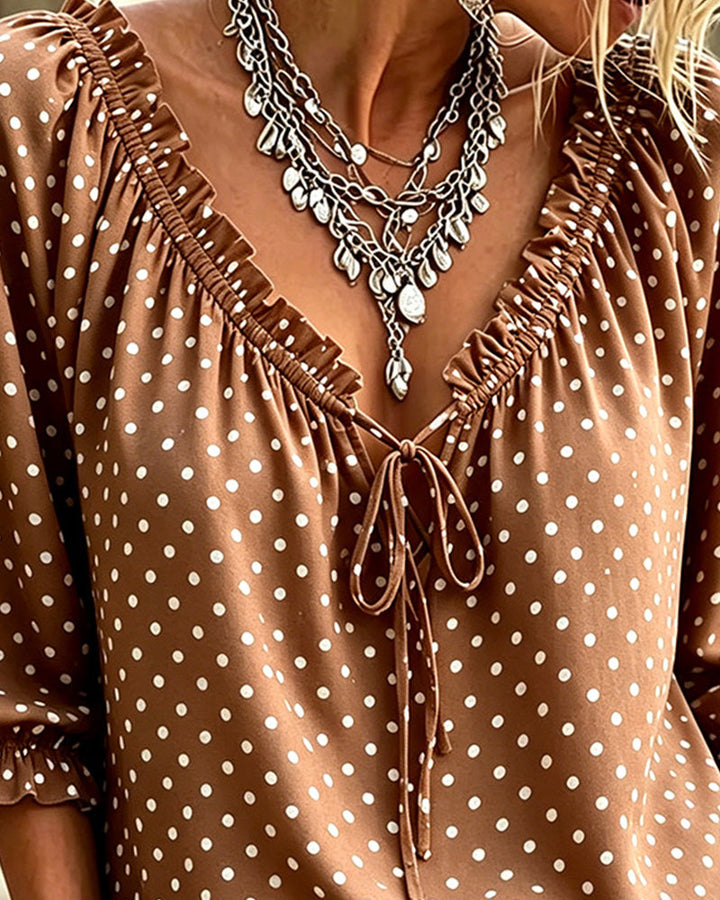 Blusa de escote en V con volante y lunares Attache