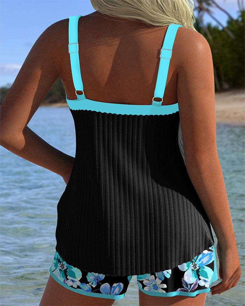 Tankini con escote en V estampado y boxer deportivo