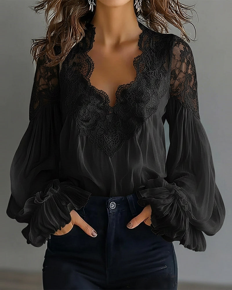 Blusa de encaje patchwork con escote en V