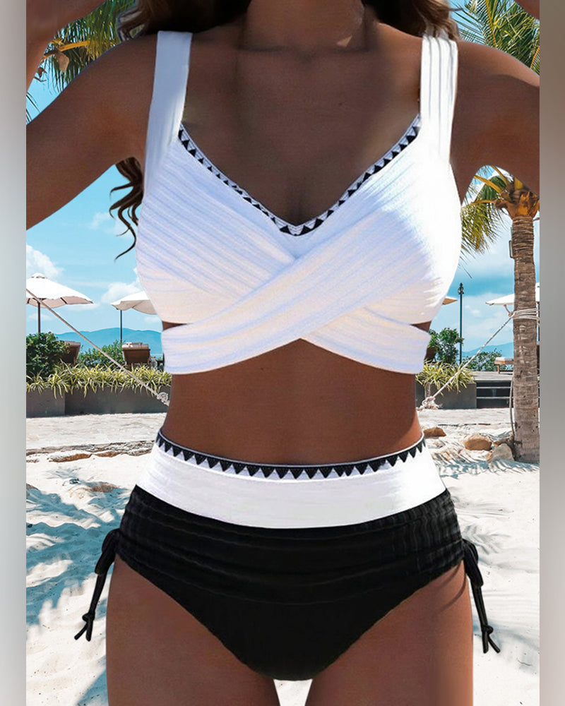 Bikini casual de dos piezas con color contrastante