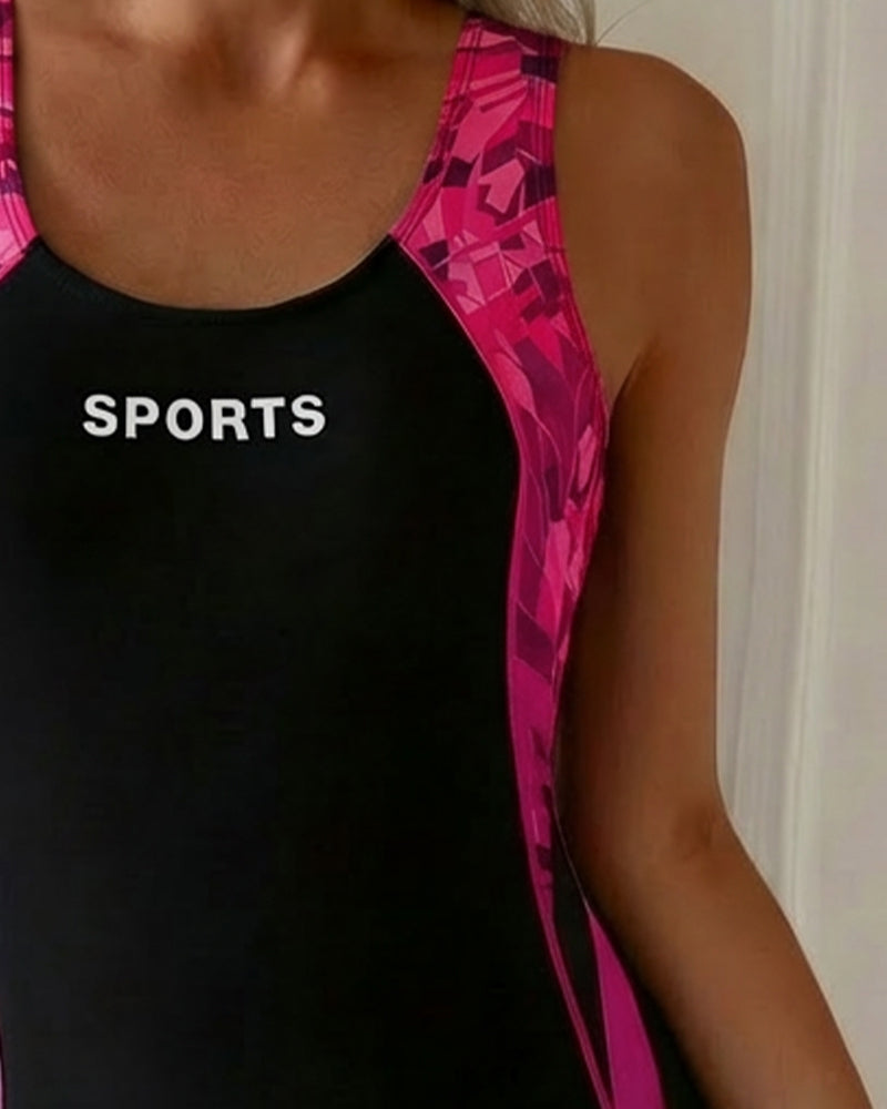 Bañador de una pieza con tirantes deportivos y escote cuadrado