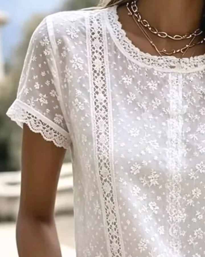 Blusa de encaje calado de manga corta