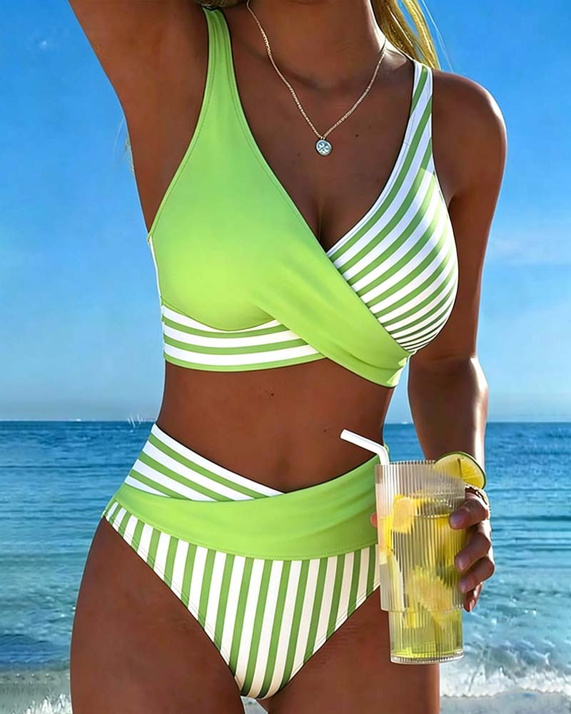 Bikini cruzado de rayas estampadas