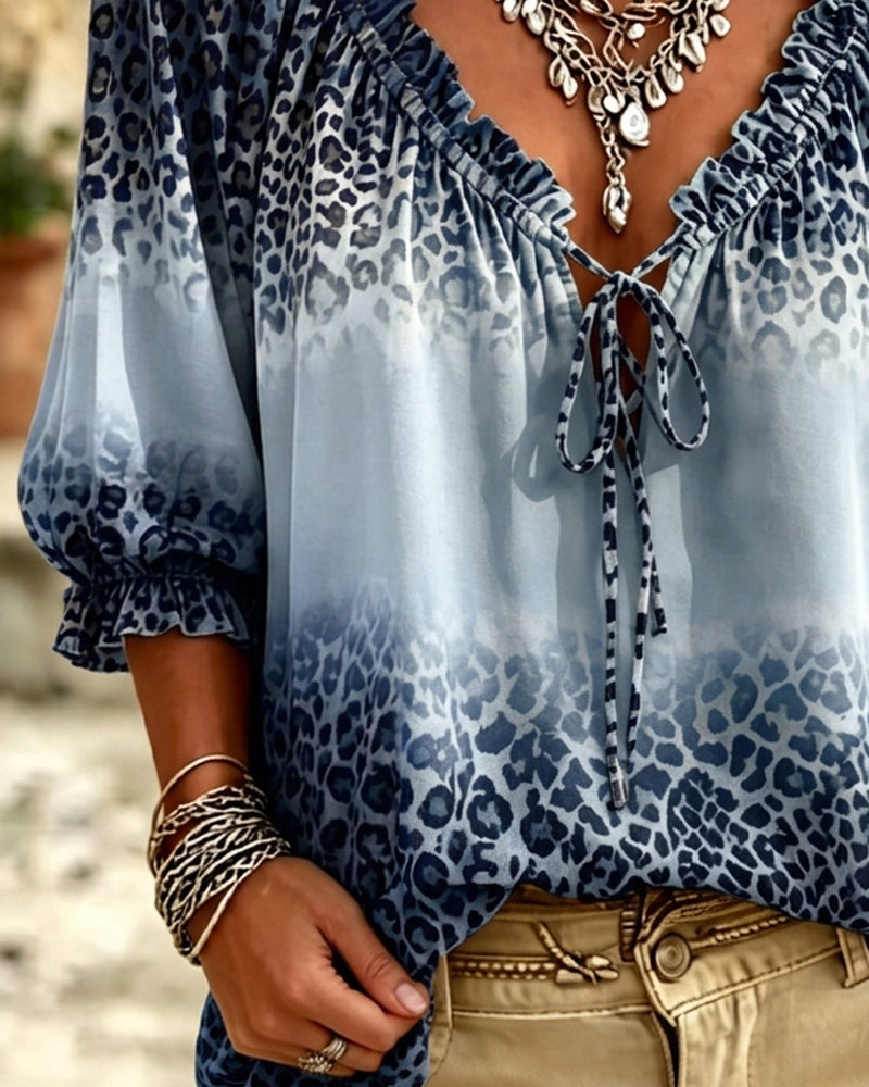Blusa de escote en V con estampado de leopardo y encaje