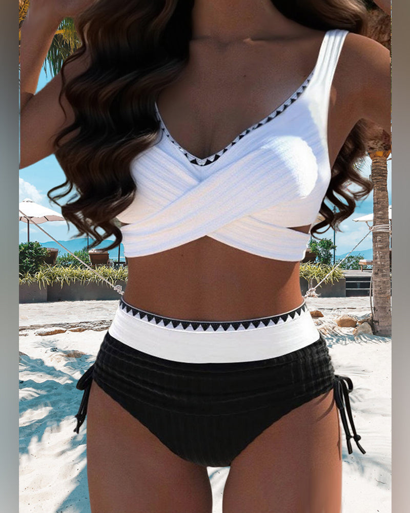 Bikini casual de dos piezas con color contrastante