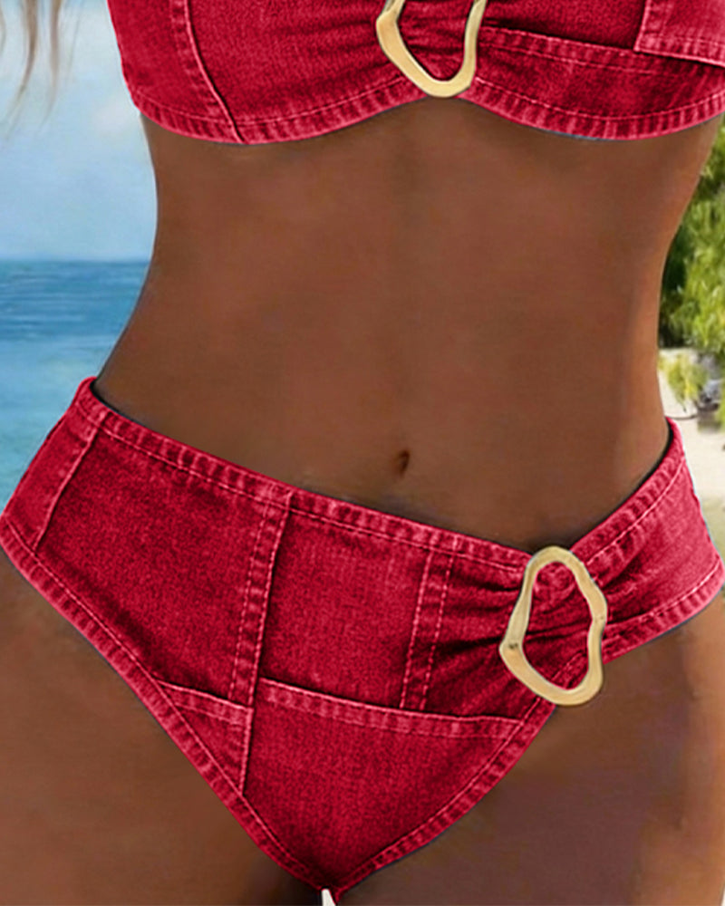 Bikini de dos piezas con liguero y hebilla metálica