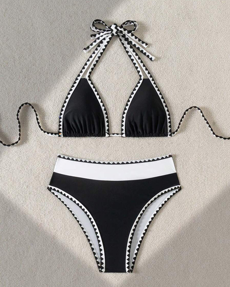 Bikini sexy de color contrastante con top de triángulo
