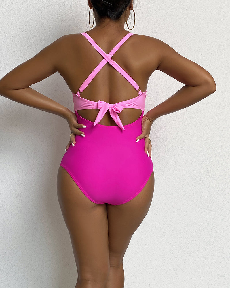 Traje de baño en bloques de color con tirantes cruzados
