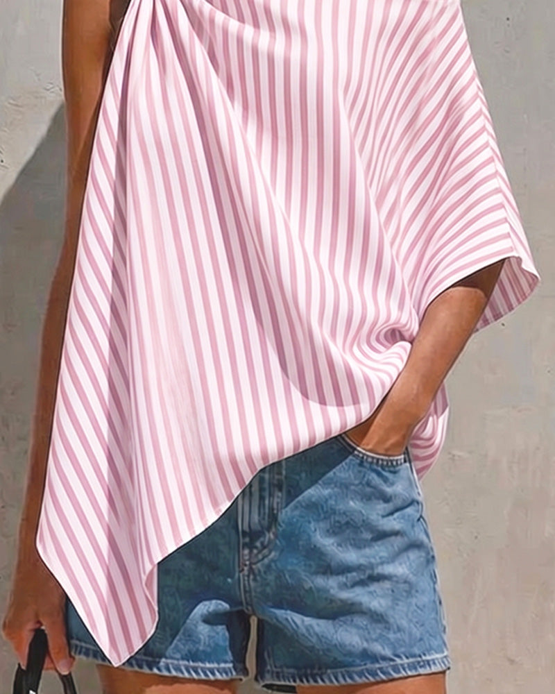 Blusa de rayas holgada con diseño asimétrico.