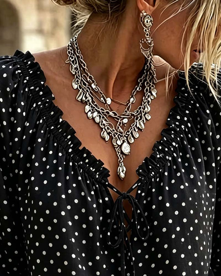 Blusa de escote en V con volante y lunares Attache