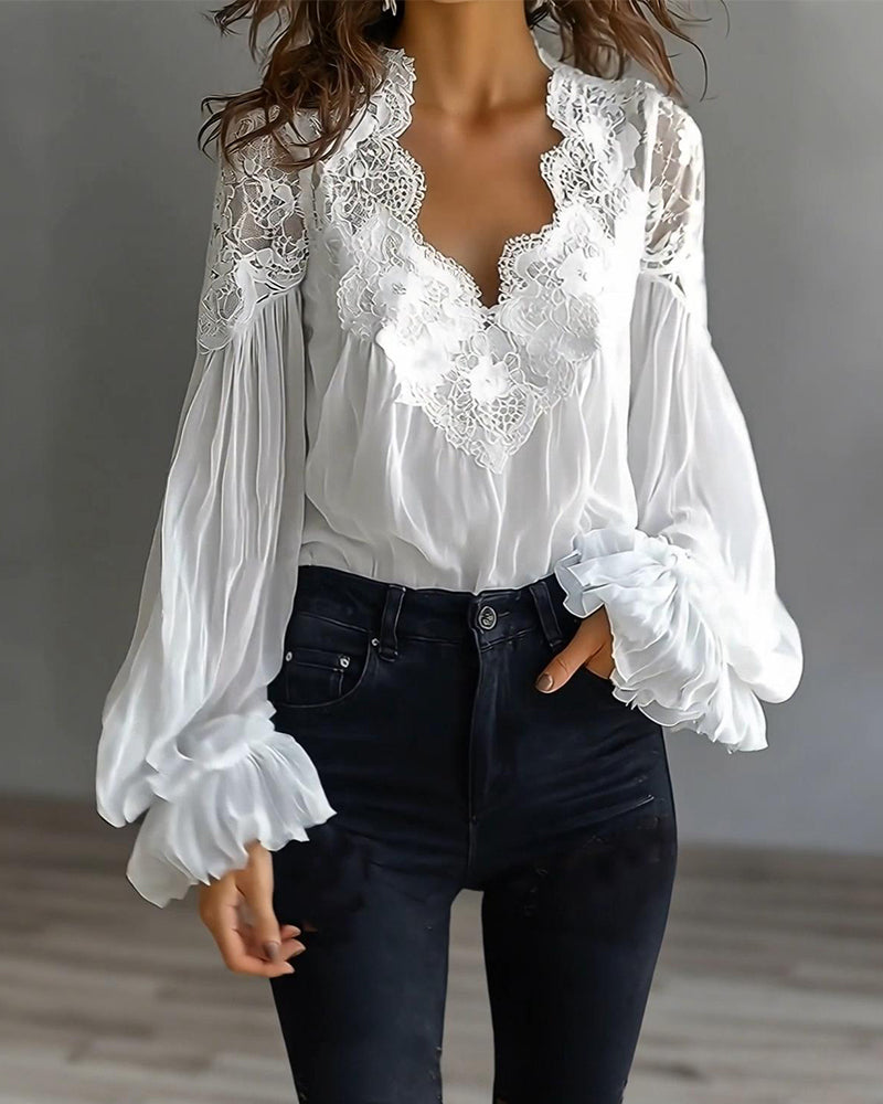 Blusa de encaje patchwork con escote en V
