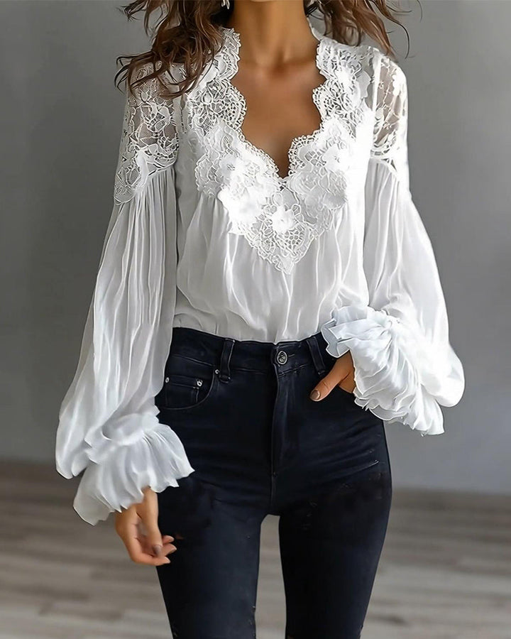 Blusa de encaje patchwork con escote en V