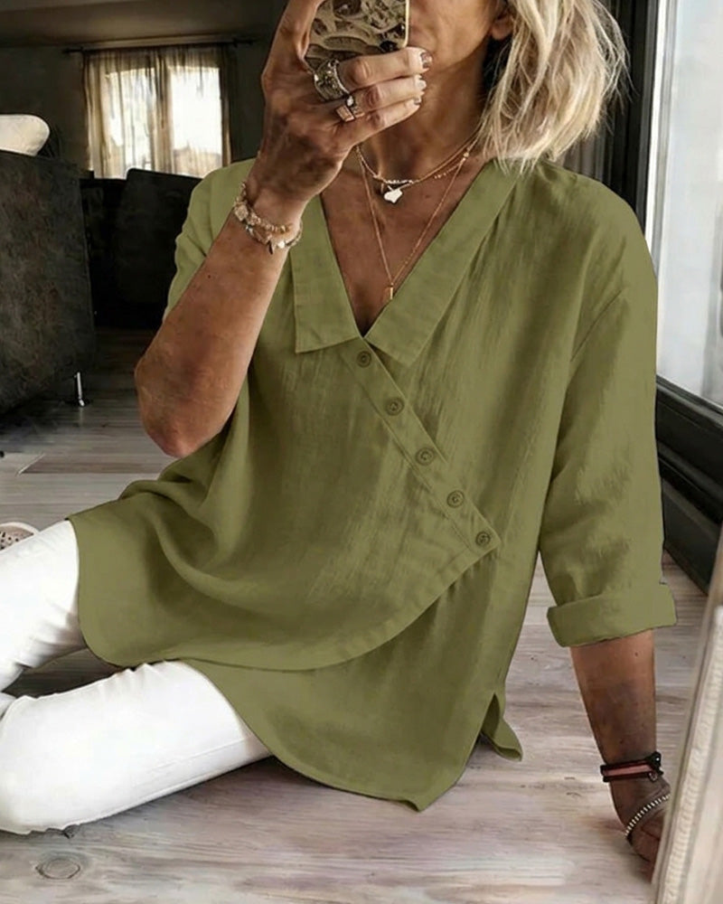 Blusa con cuello y botonadura diagonal asimétrica