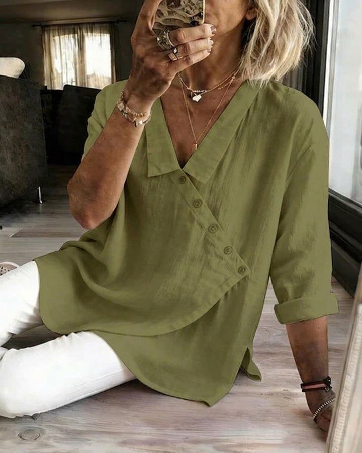 Blusa con cuello y botonadura diagonal asimétrica