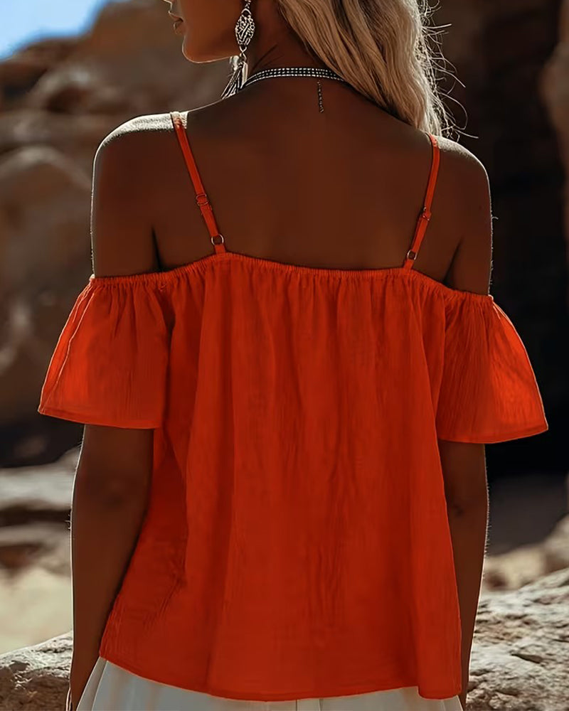 Blusa de encaje con patchwork y hombro al descubierto