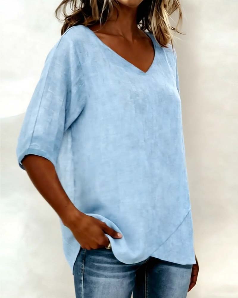 Top con dobladillo irregular, color liso, cuello en V