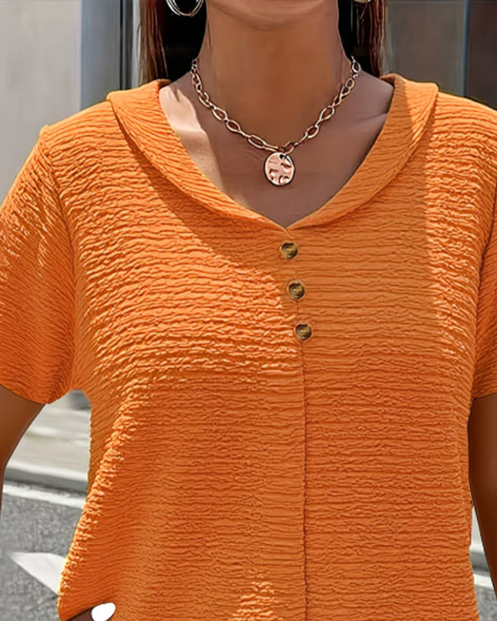 Camiseta con cuello Peter Pan y tres botones