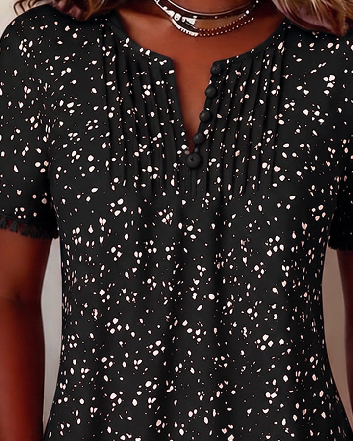 Blusa blanca de punto con flecos y mangas cortas