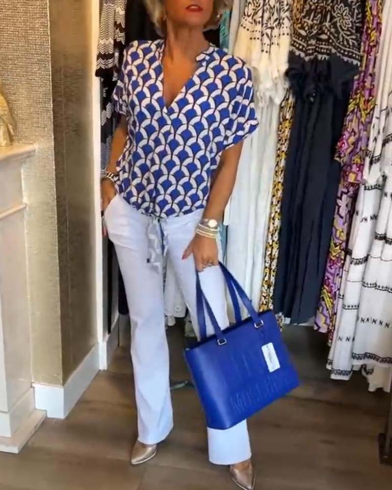 Top casual estampado de manga corta con escote en V