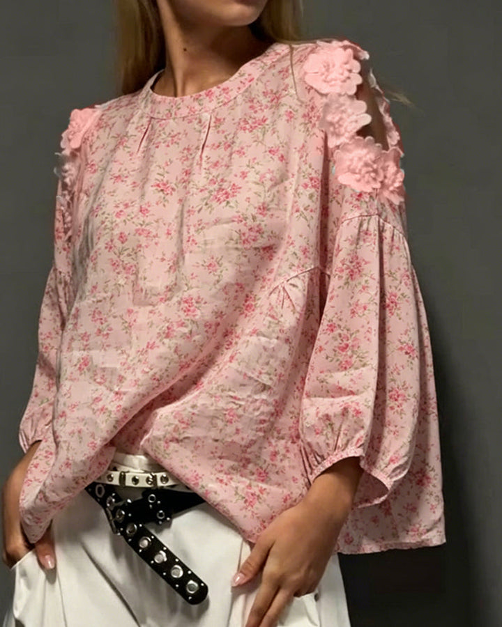 Blusa de cuello redondo, hombros descubiertos, estampado floral, holgada