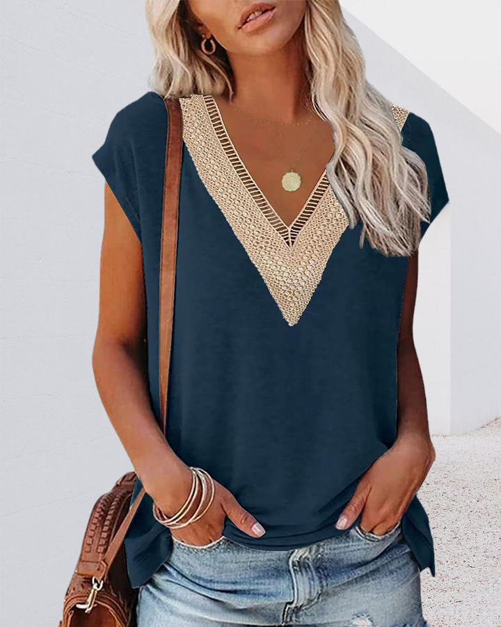 Camiseta con escote en V y encaje