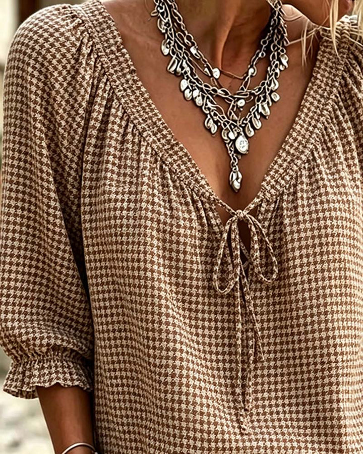 Blusa con cuello en V, mangas globo, con lazo, estampado pata de gallo