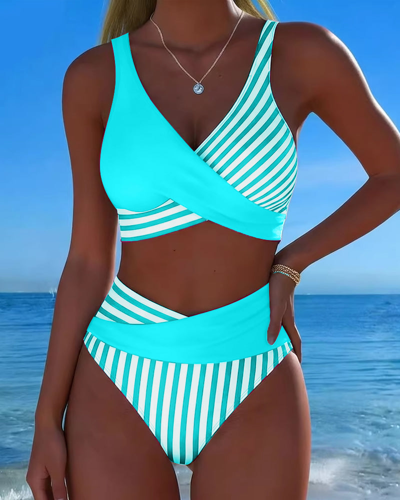 Bikini cruzado de rayas estampadas