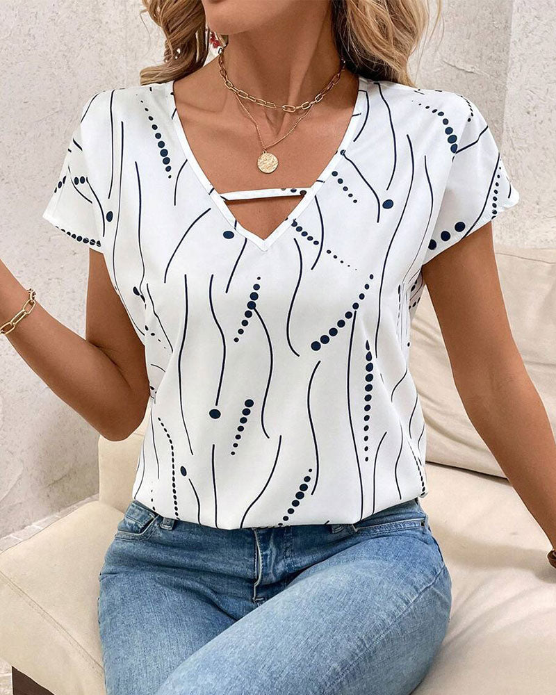 Camiseta de cuello en V de manga corta estampada