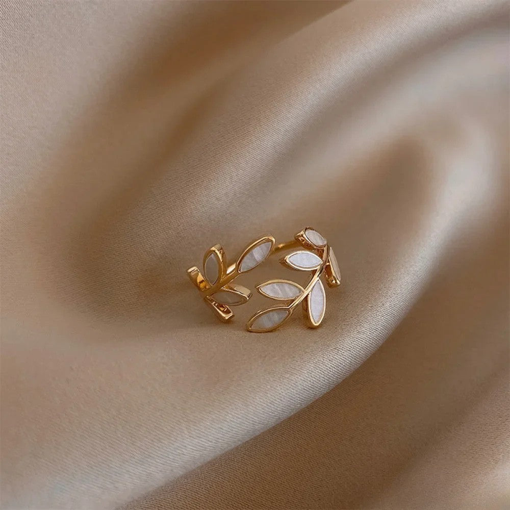 Issabeau™ Anillo ajustable con follaje