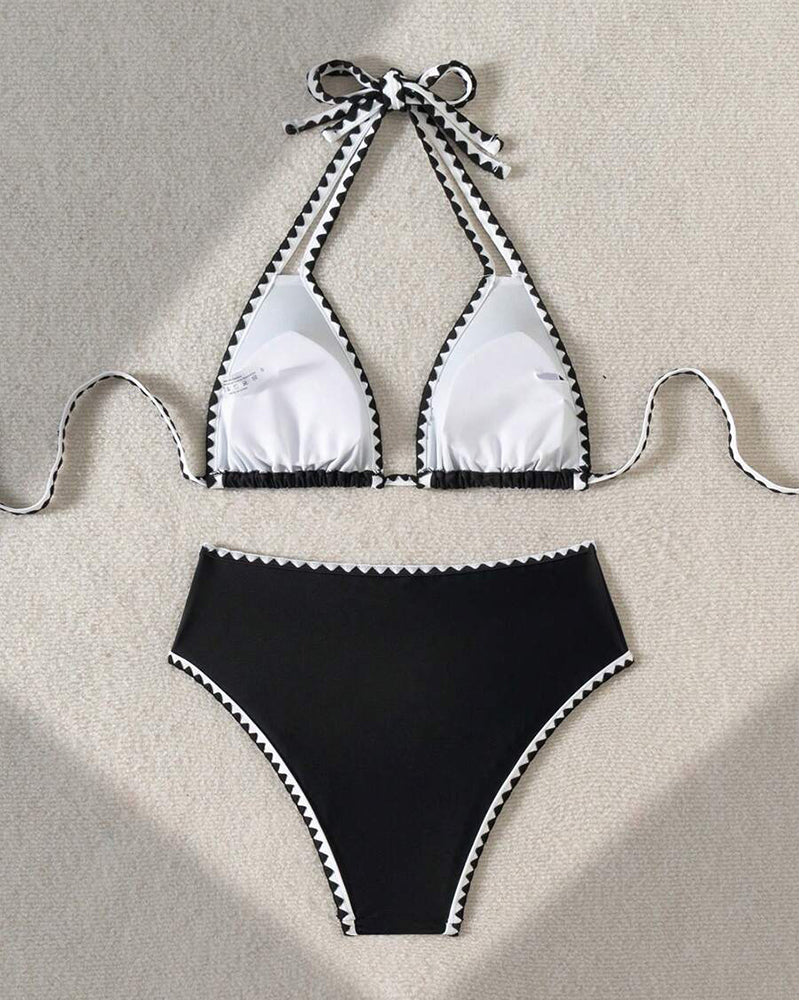 Bikini sexy de color contrastante con top de triángulo