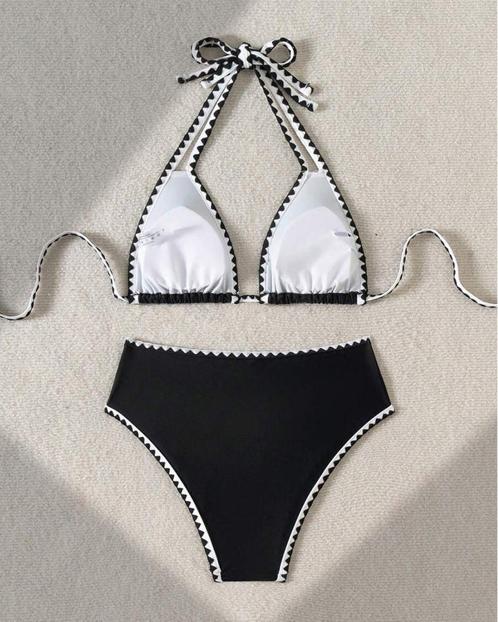 Bikini sexy de color contrastante con top de triángulo