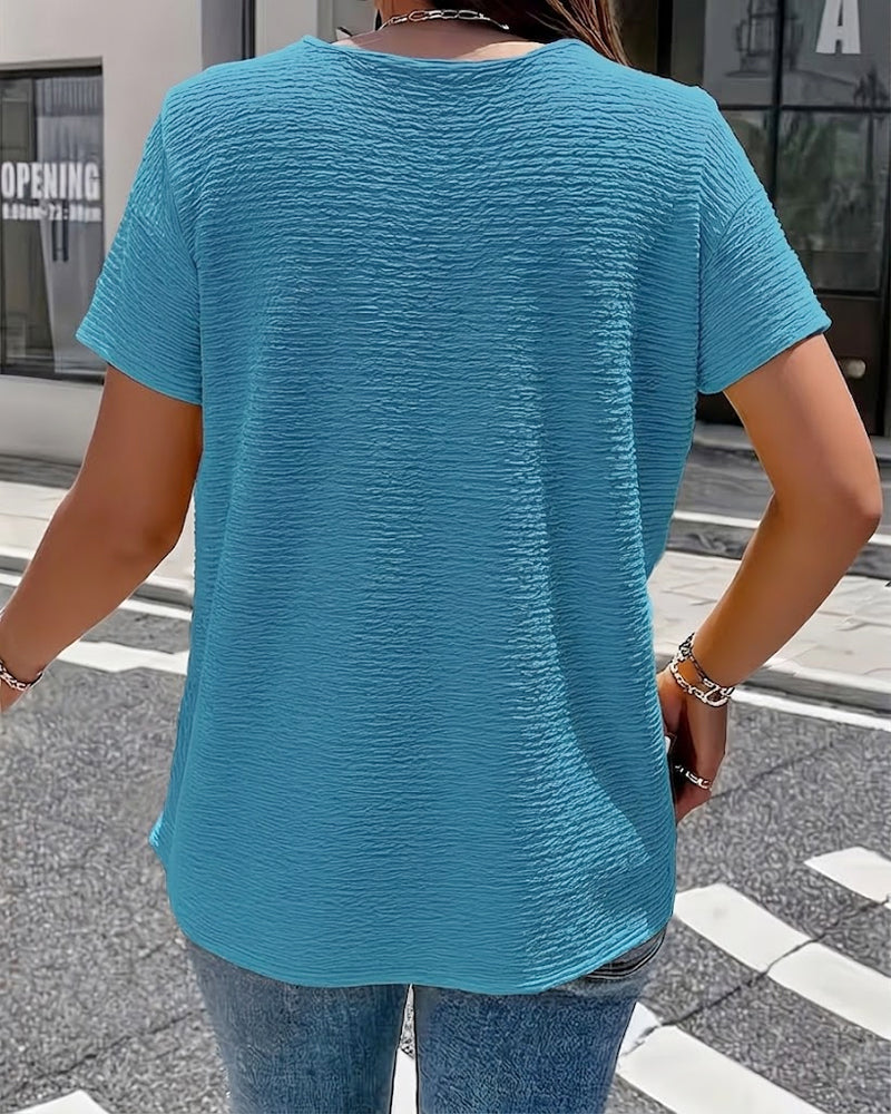 Camiseta con cuello Peter Pan y tres botones