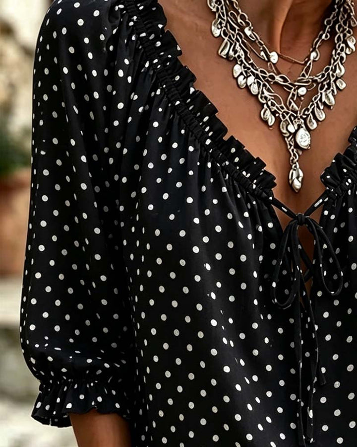 Blusa de escote en V con volante y lunares Attache