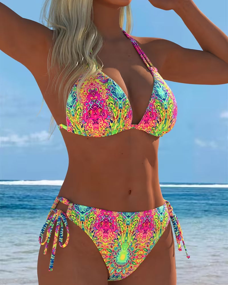 Bikini colorido con tirante halter y estampado