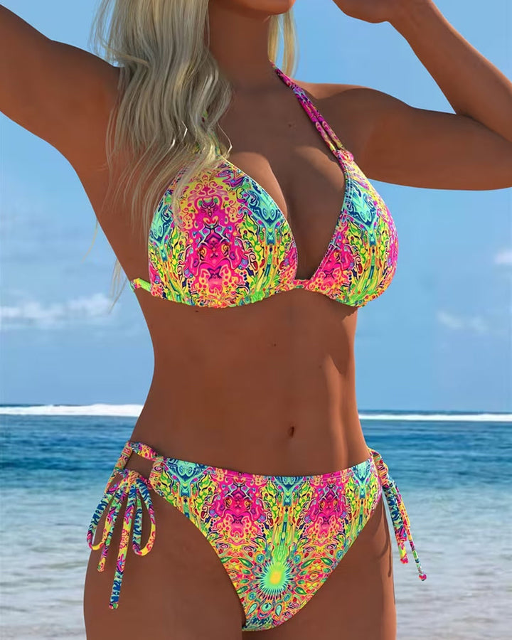 Bikini colorido con tirante halter y estampado