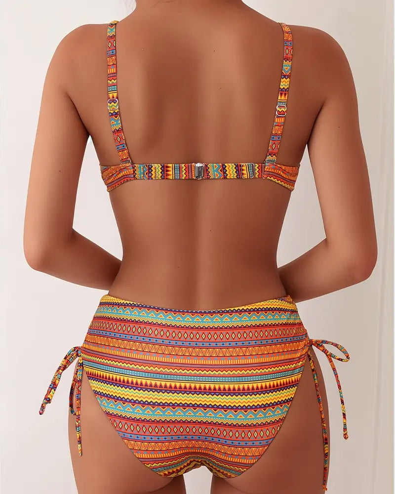 Bikini de dos piezas con top estampado a rayas