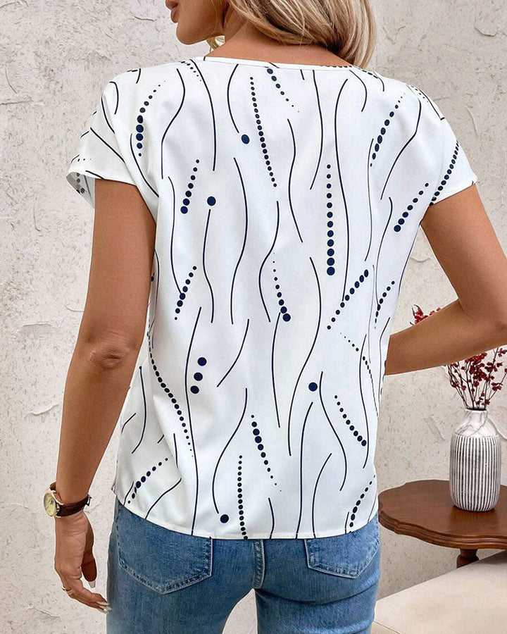 Camiseta de cuello en V de manga corta estampada