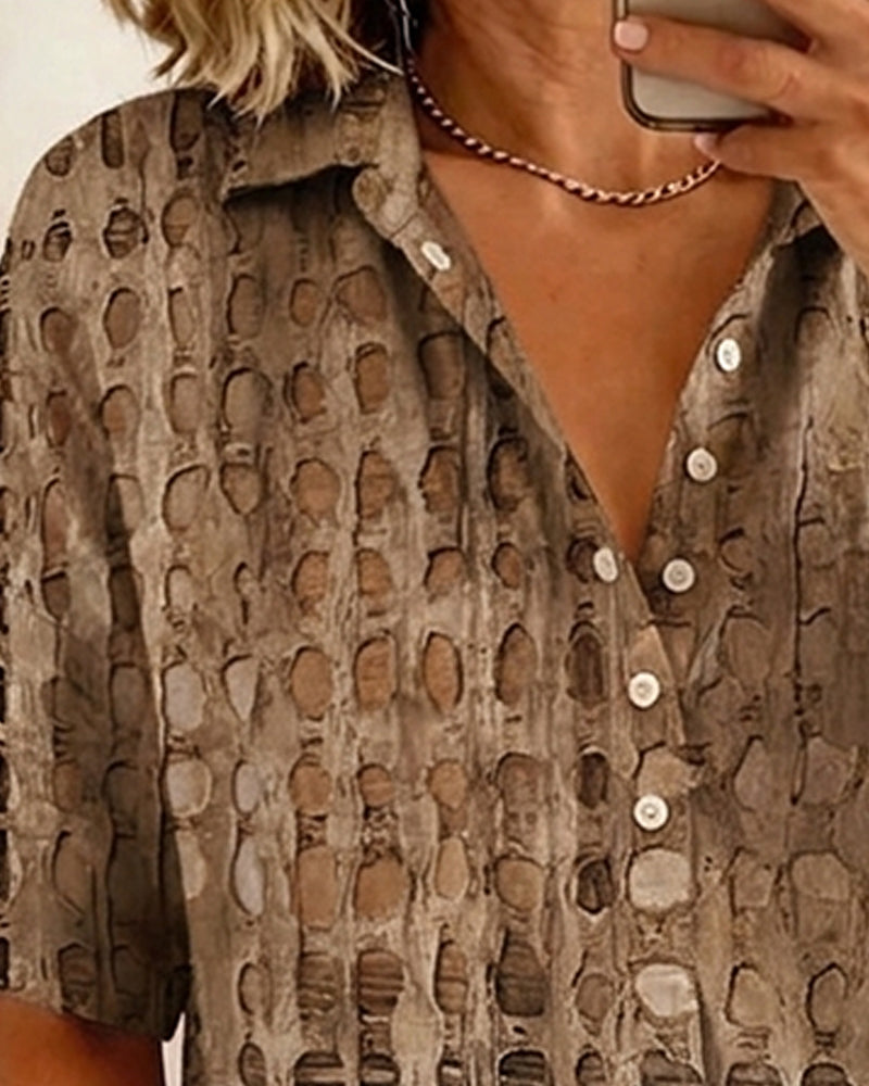 Blusa con estampado de lunares y botón, semipatrón