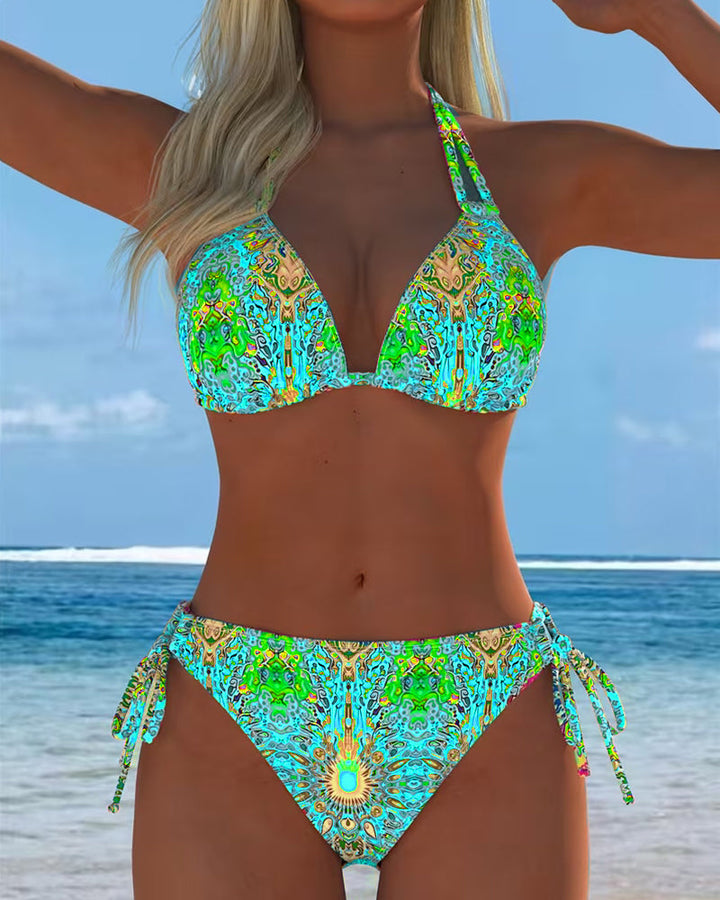 Bikini colorido con tirante halter y estampado